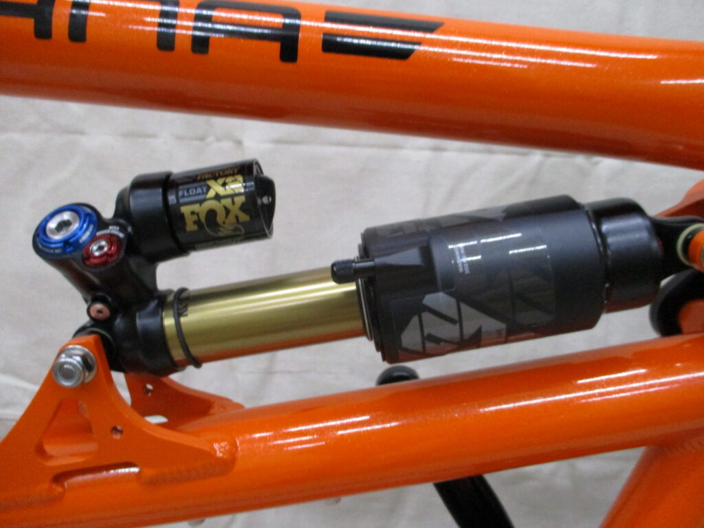 Ventana Grizzly MTB-Tandem, Dämpfer von rechts Farbe Mango Tango